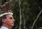 Bolsonaro visita indígenas