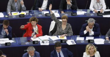 Parlamento Europeu fim carros combustão