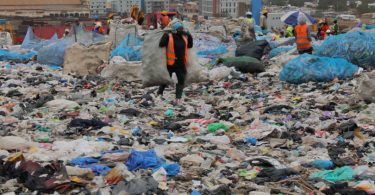 poluição plásticos empress Gana