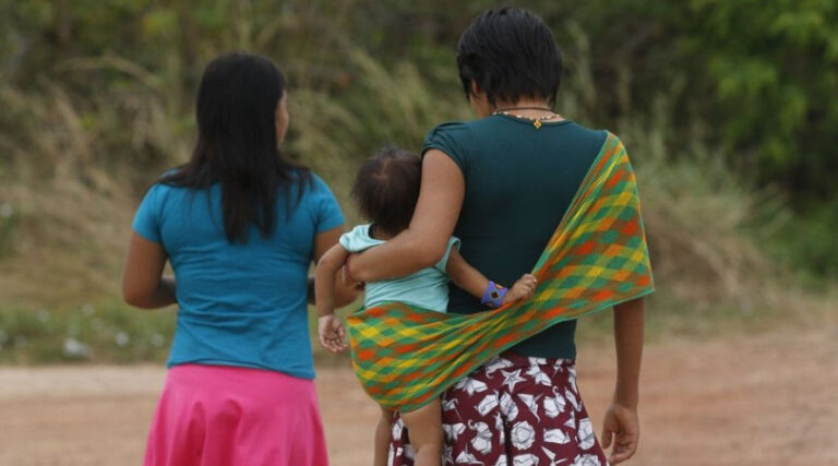 crise Yanomami vacinas desviadas