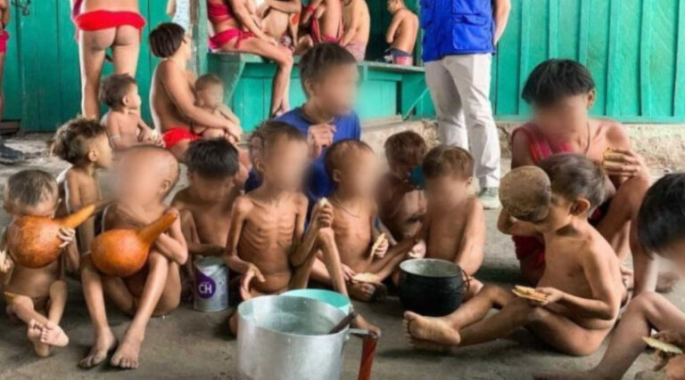 Bolsonaro pescoço de galinha indígenas