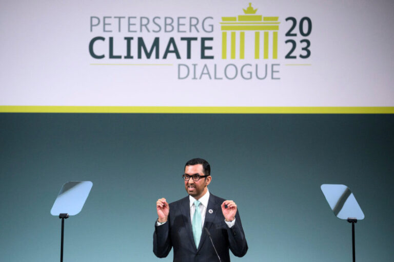 COP28 Emirados Árabes e fósseis
