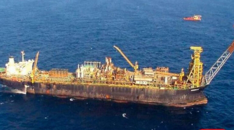 amarras plataforma petróleo