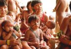 Povo Yanomami bebês