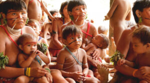 Povo Yanomami bebês