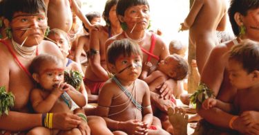 Povo Yanomami bebês