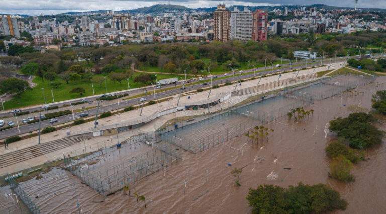 rio Guaíba cheio