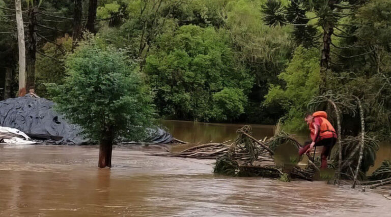 Santa Catarina enchentes mortos