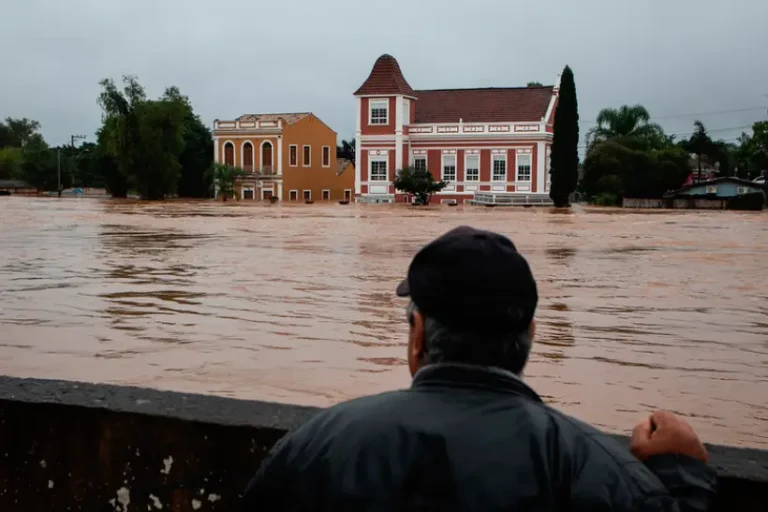 Tragédia climática RS Prefeitura Porto Alegre nega omissão plano antienchente