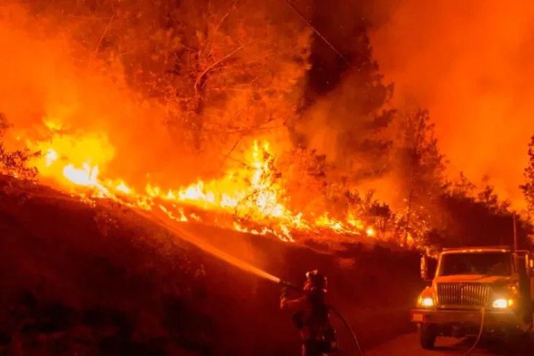 calor intenso fortes ventos Grécia incêndios florestais