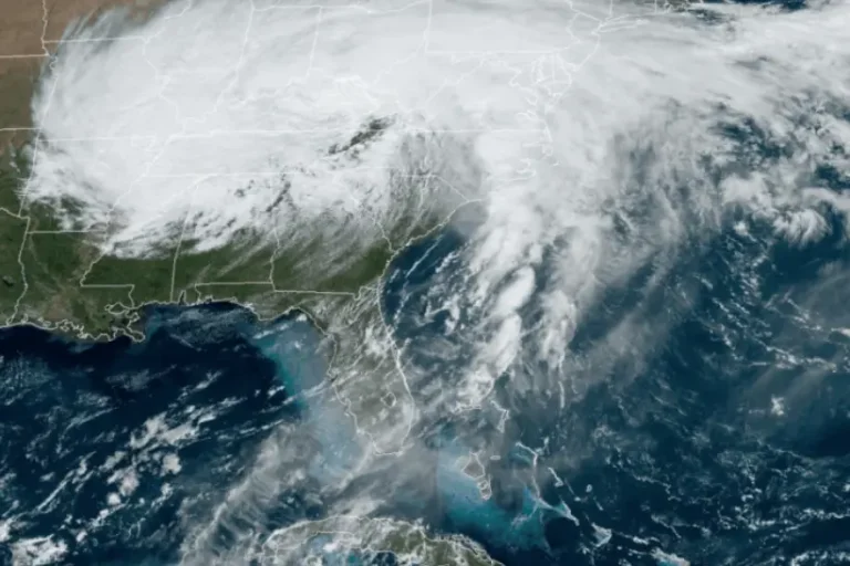 Inundações fatais provocadas por Helene mostram que riscos dos furacões estão se movendo para o interior