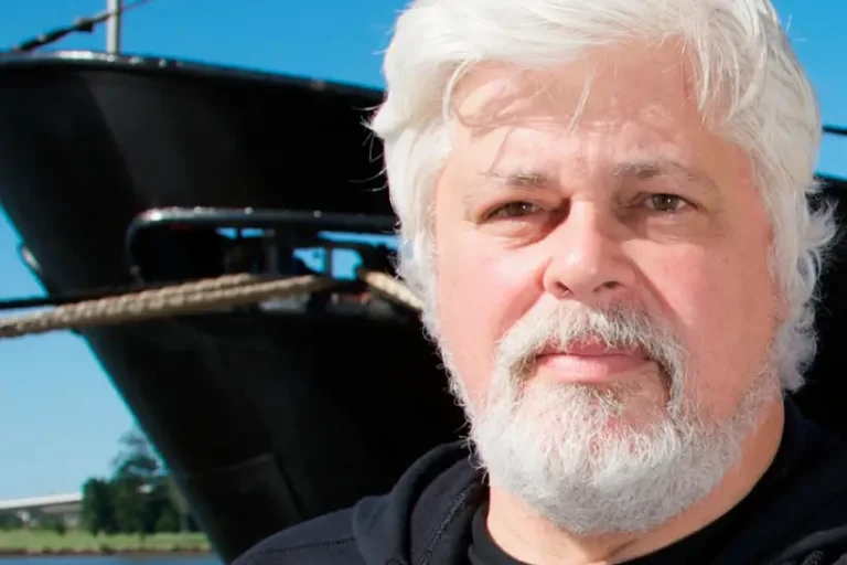 Tribunal da Groenlândia estende detenção do ativista Paul Watson