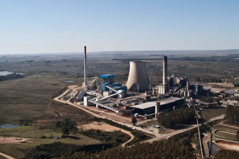 Carvão aumenta emissão de gases-estufa em energia produzida em 2023
