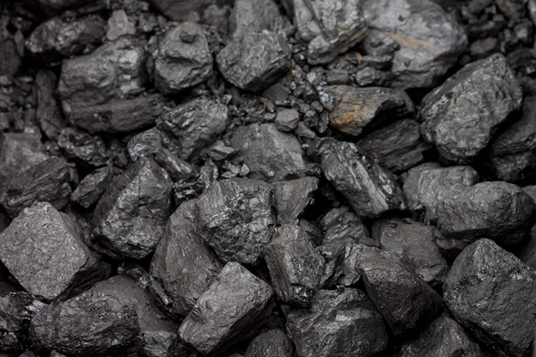 Demanda global por carvão continuará batendo recordes até 2027 IEA