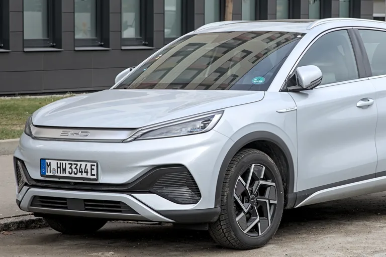 byd apresenta plataforma inédita de recarga rápida de carros elétricos