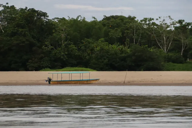 indígenas amazônia colombiana poluição petróleo