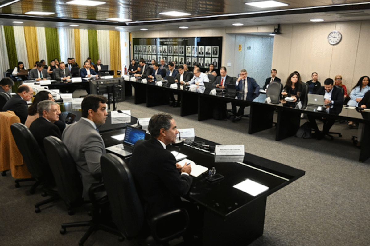 governo operação usinas combustíveis fósseis