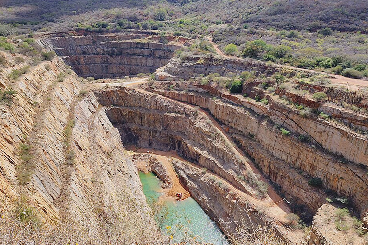 pl da devastação exploração de minérios estratégicos meio ambiente