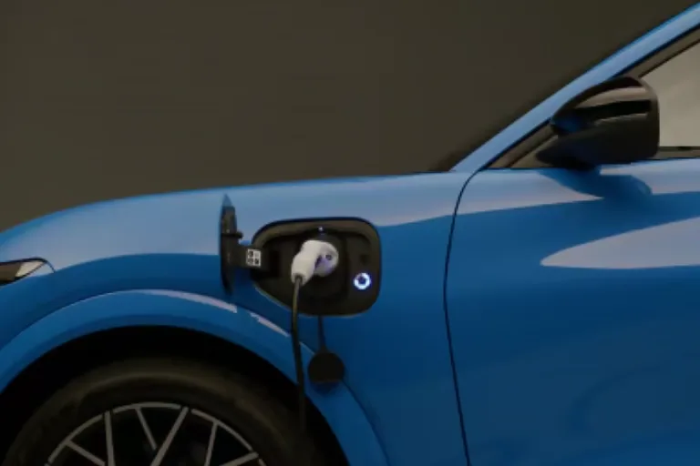 ford dobra aposta em carros elétricos mais baratos