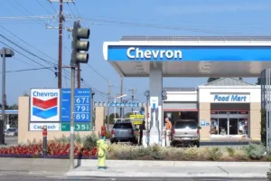 mulher processa petroleiras por morte de mãe em onda de calor nos eua