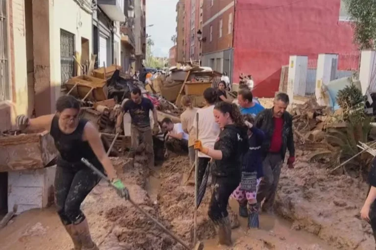 tempestades e inundações causam estragos em mais da metade da espanha